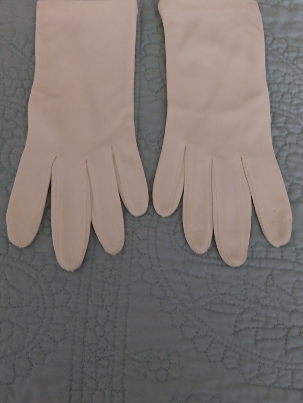 Vintage Creamy White Dress Gloves Wrist length